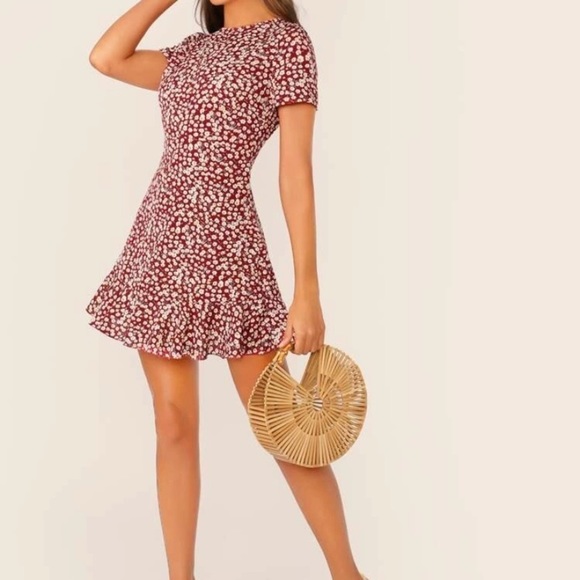 New Boho Floral print Ruffled hemmed dress - Picture 2 of 7